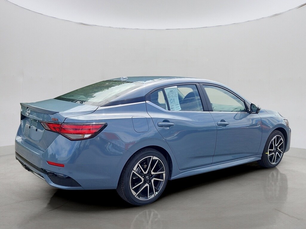 2025 Nissan Sentra SR photo 3