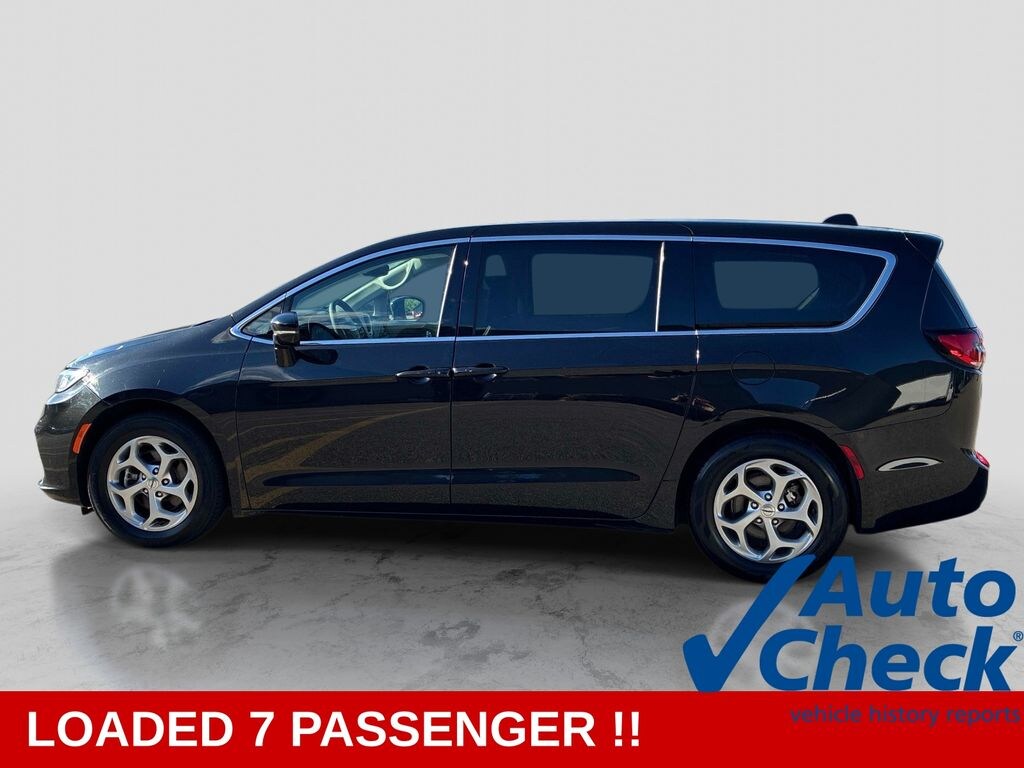 Used 2024 Chrysler Pacifica Limited Minivan/Van