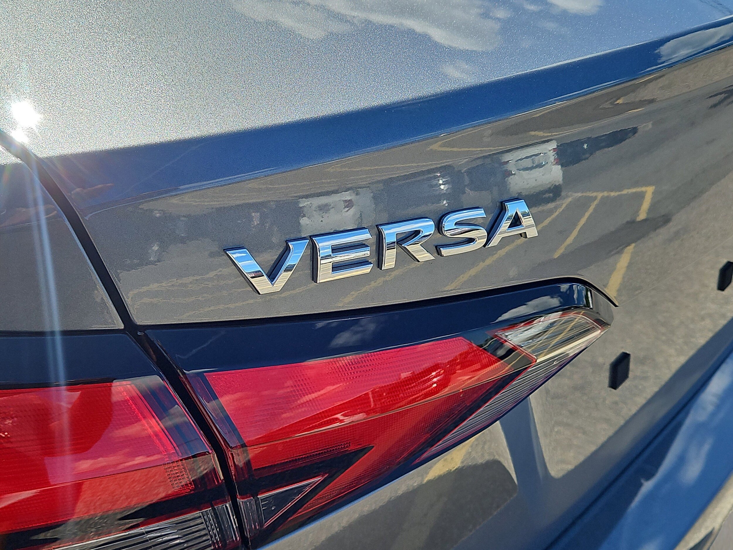 2025 Nissan Versa 1.6 S photo 4