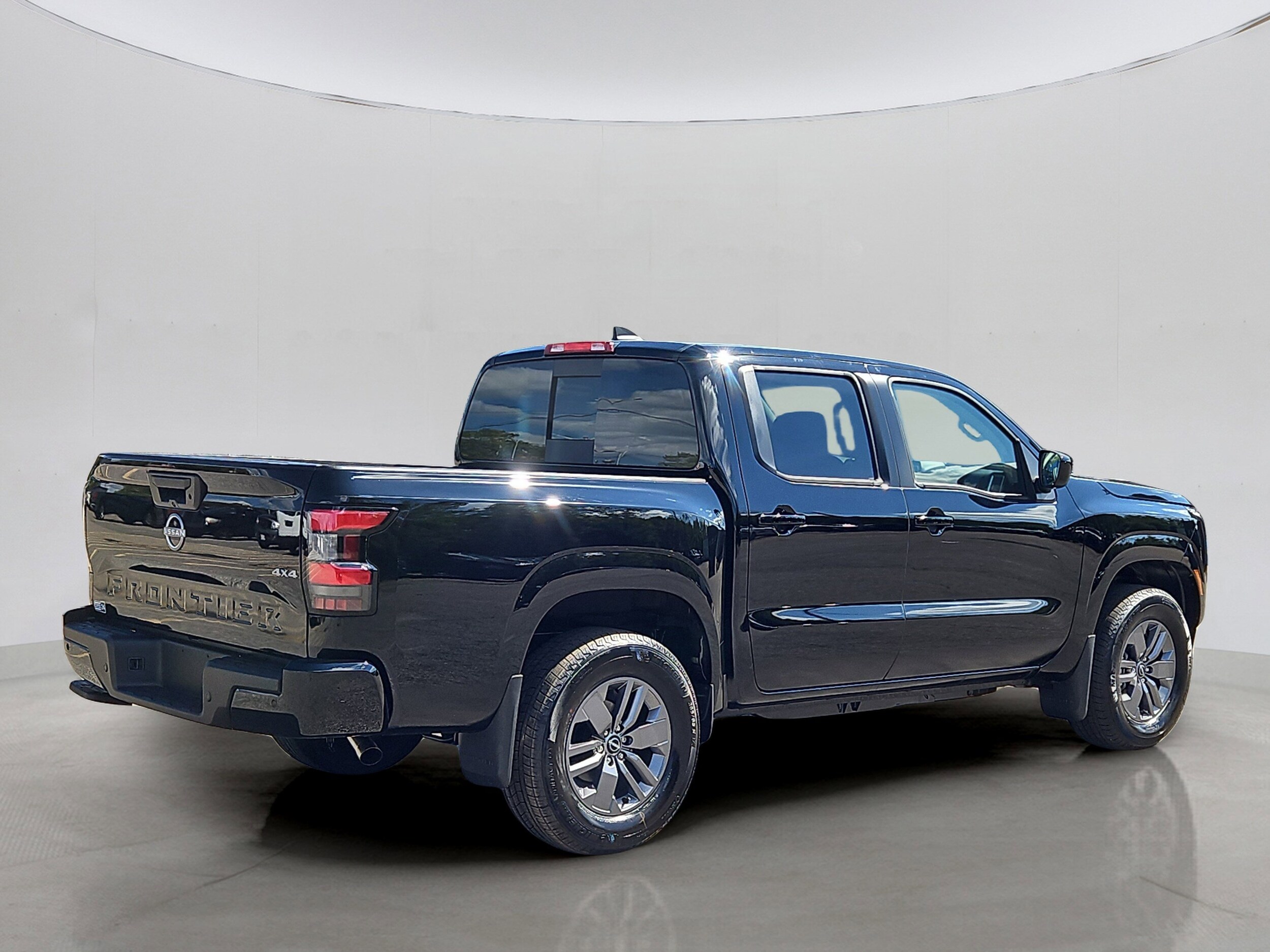 2025 Nissan Frontier SV photo 3