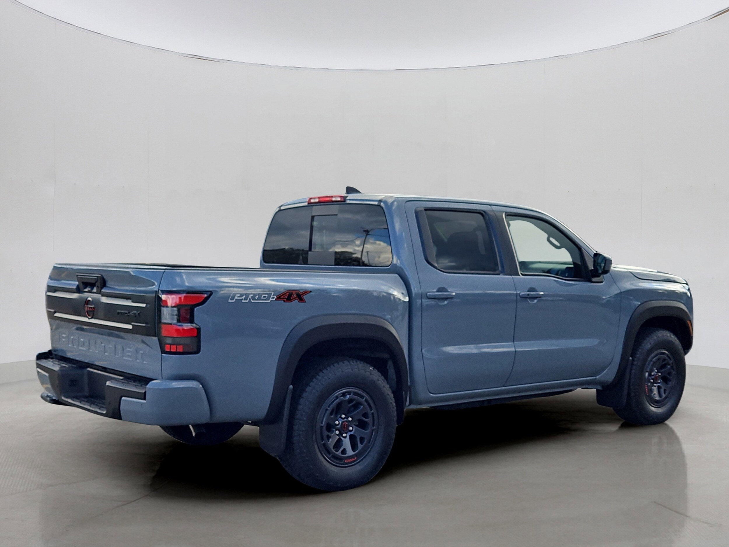 2025 Nissan Frontier PRO-4X photo 3