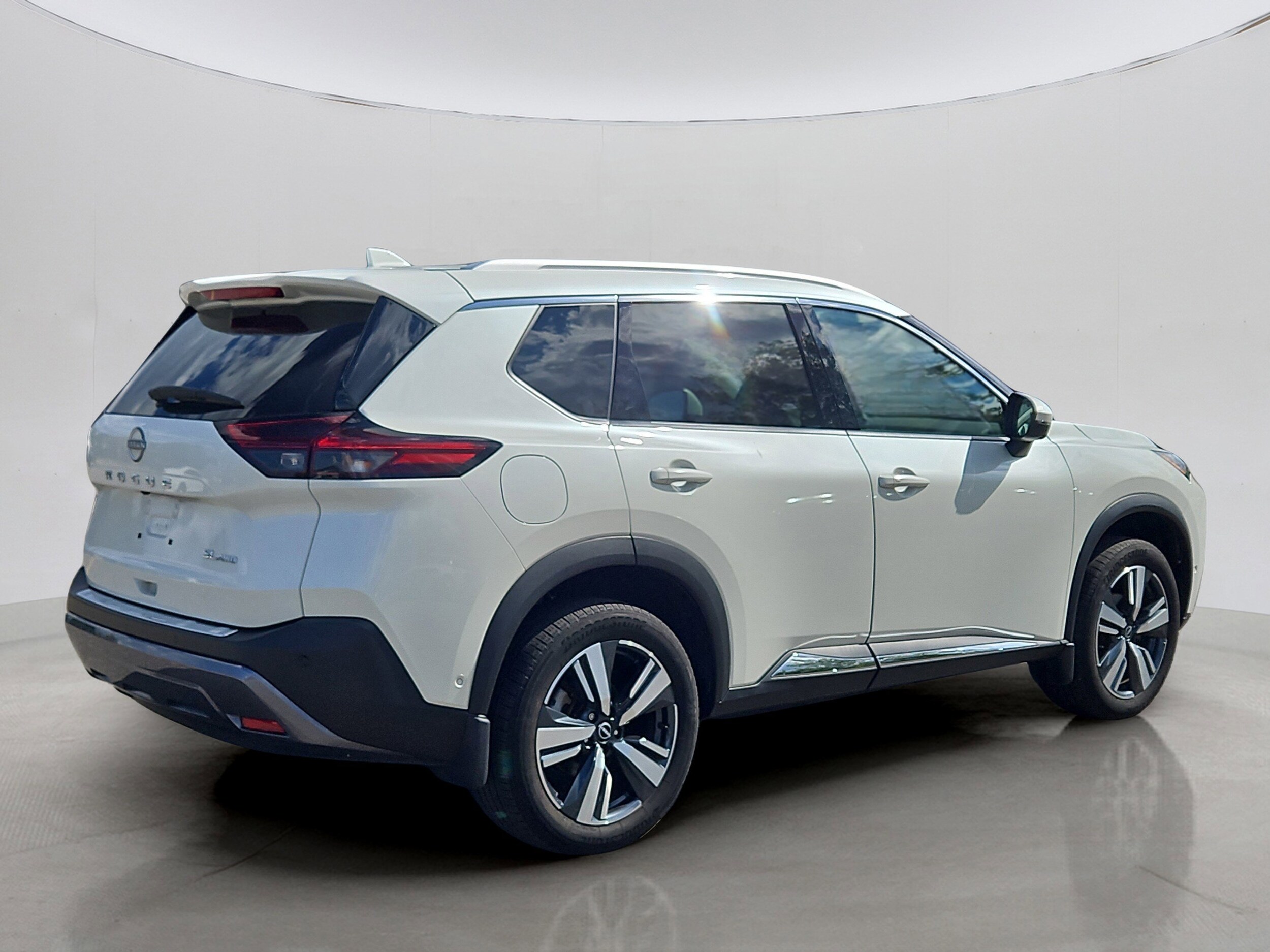 2023 Nissan Rogue SL photo 3