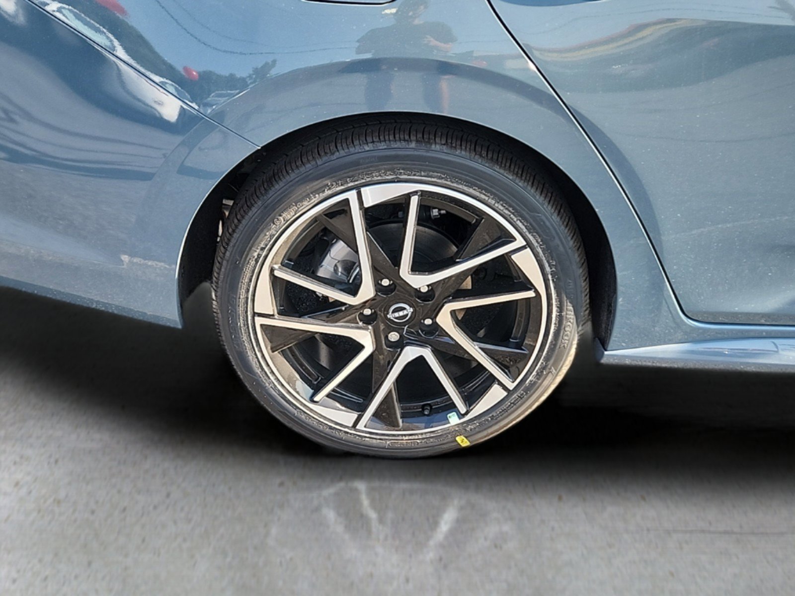 2025 Nissan Sentra SR photo 2