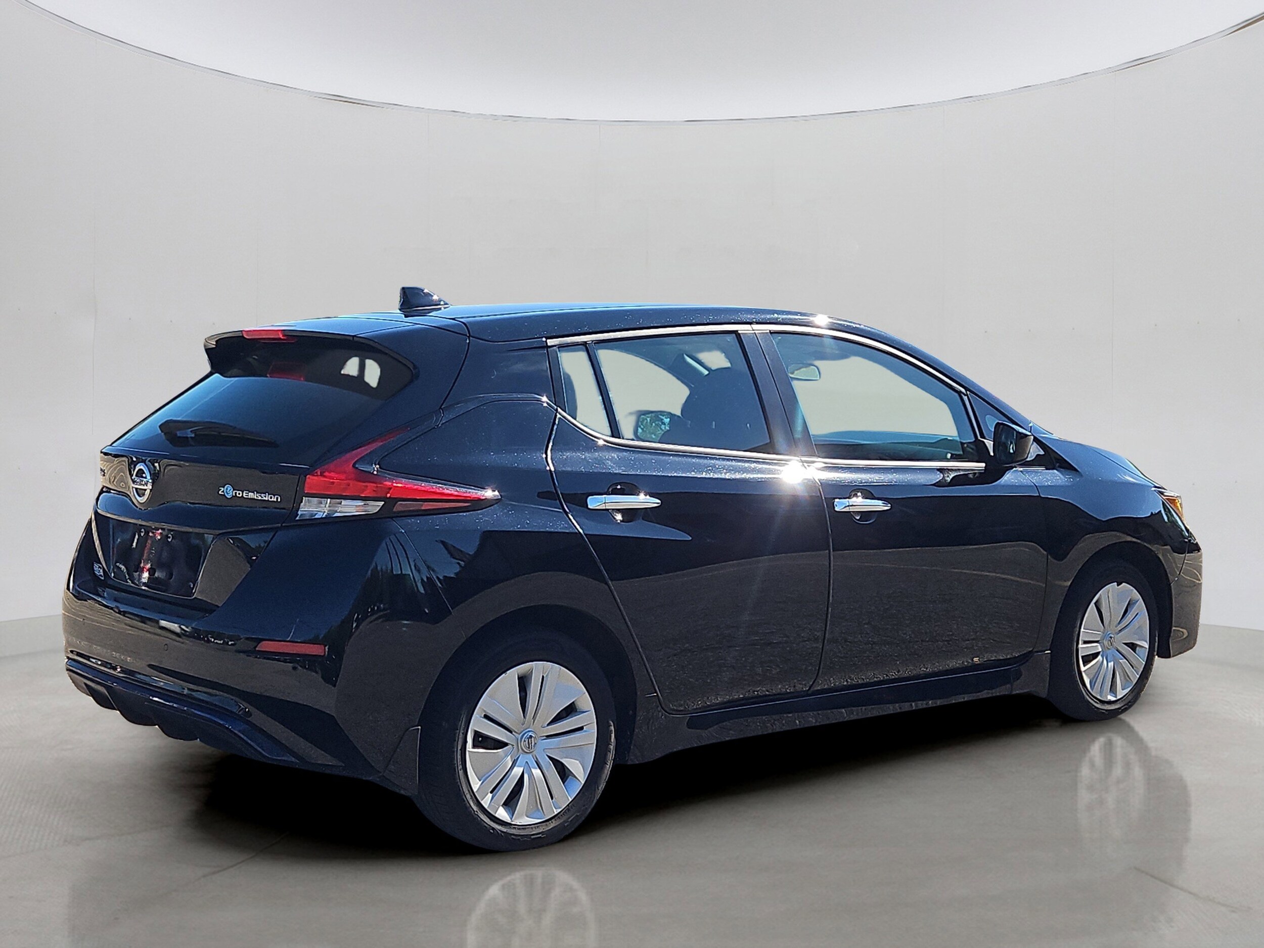 2022 Nissan Leaf S photo 3