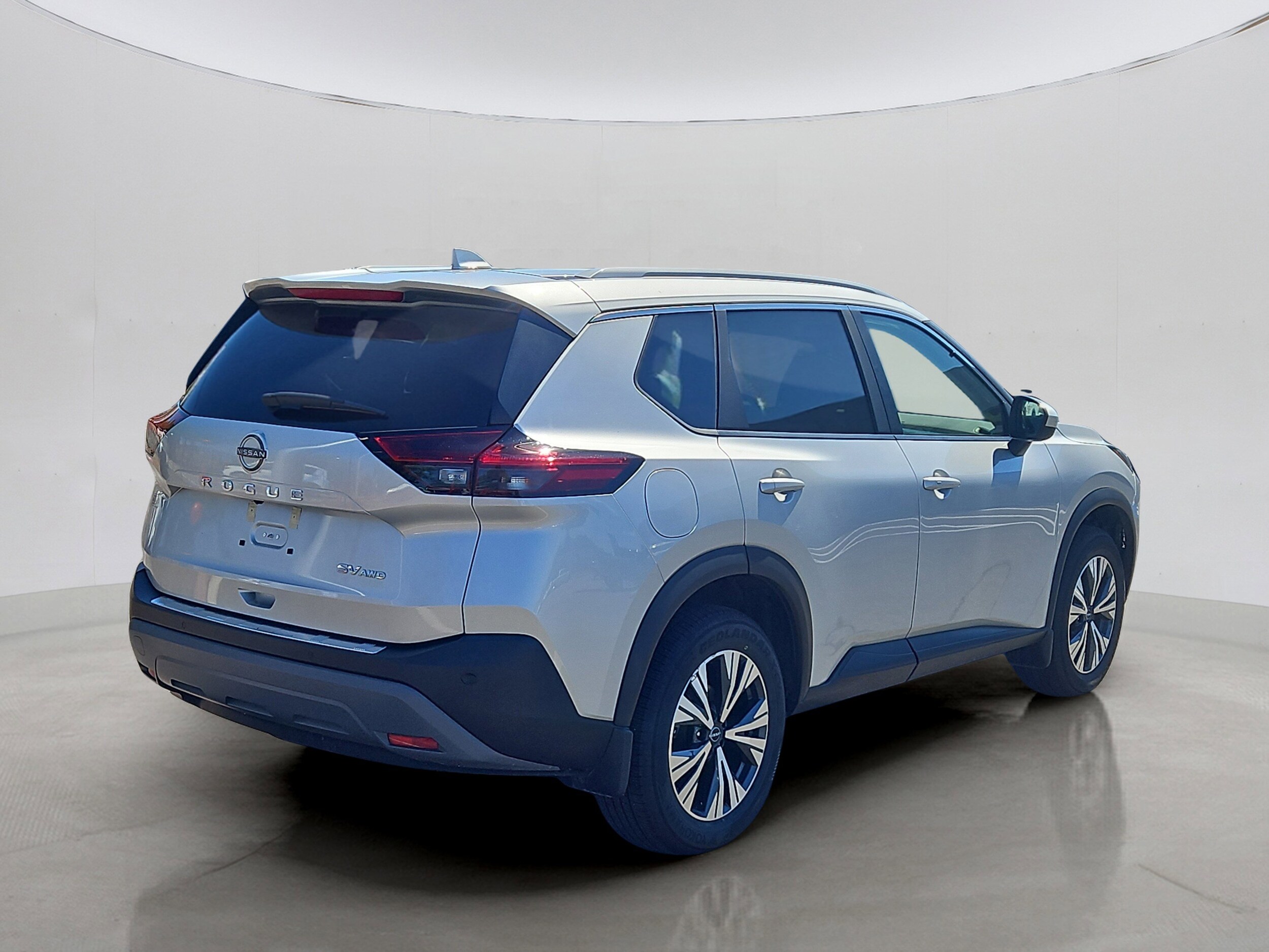 2023 Nissan Rogue SV photo 3