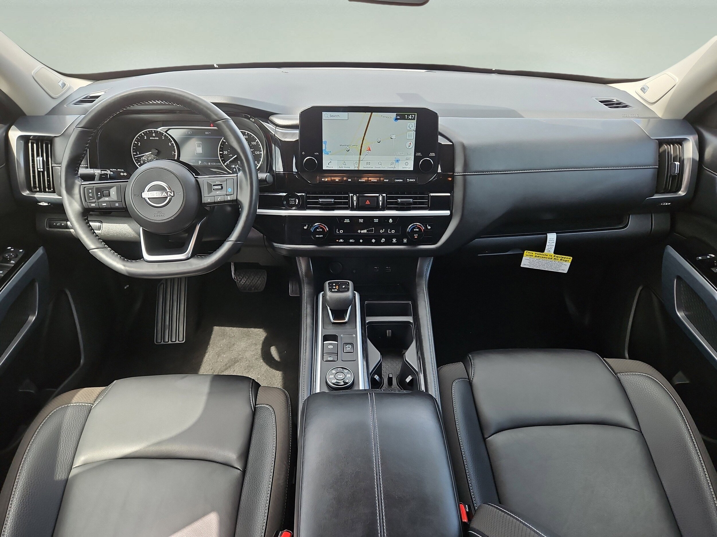 2025 Nissan Pathfinder SL photo 2
