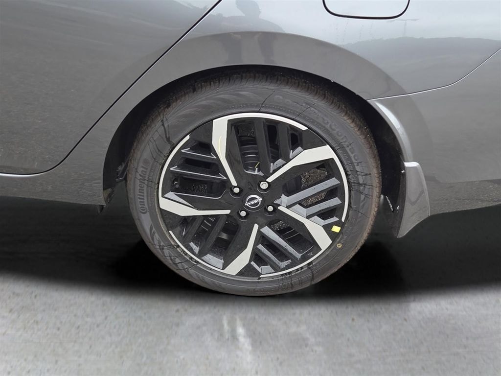 New 2025 Nissan Versa 1.6 SR Sedan