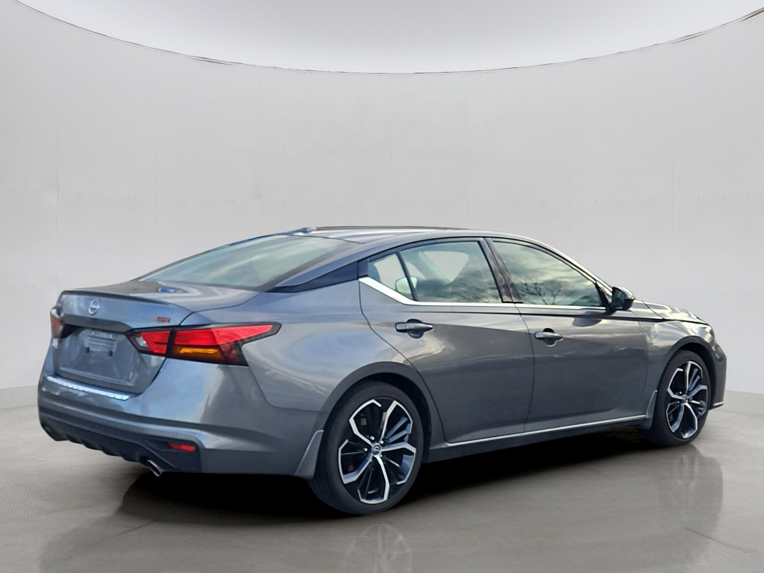 2023 Nissan Altima 2.5 SR photo 3