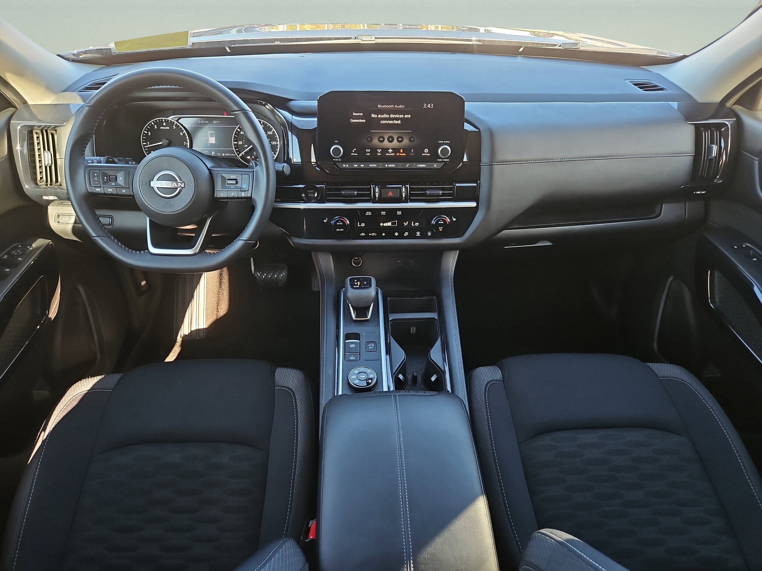 2025 Nissan Pathfinder SV photo 2