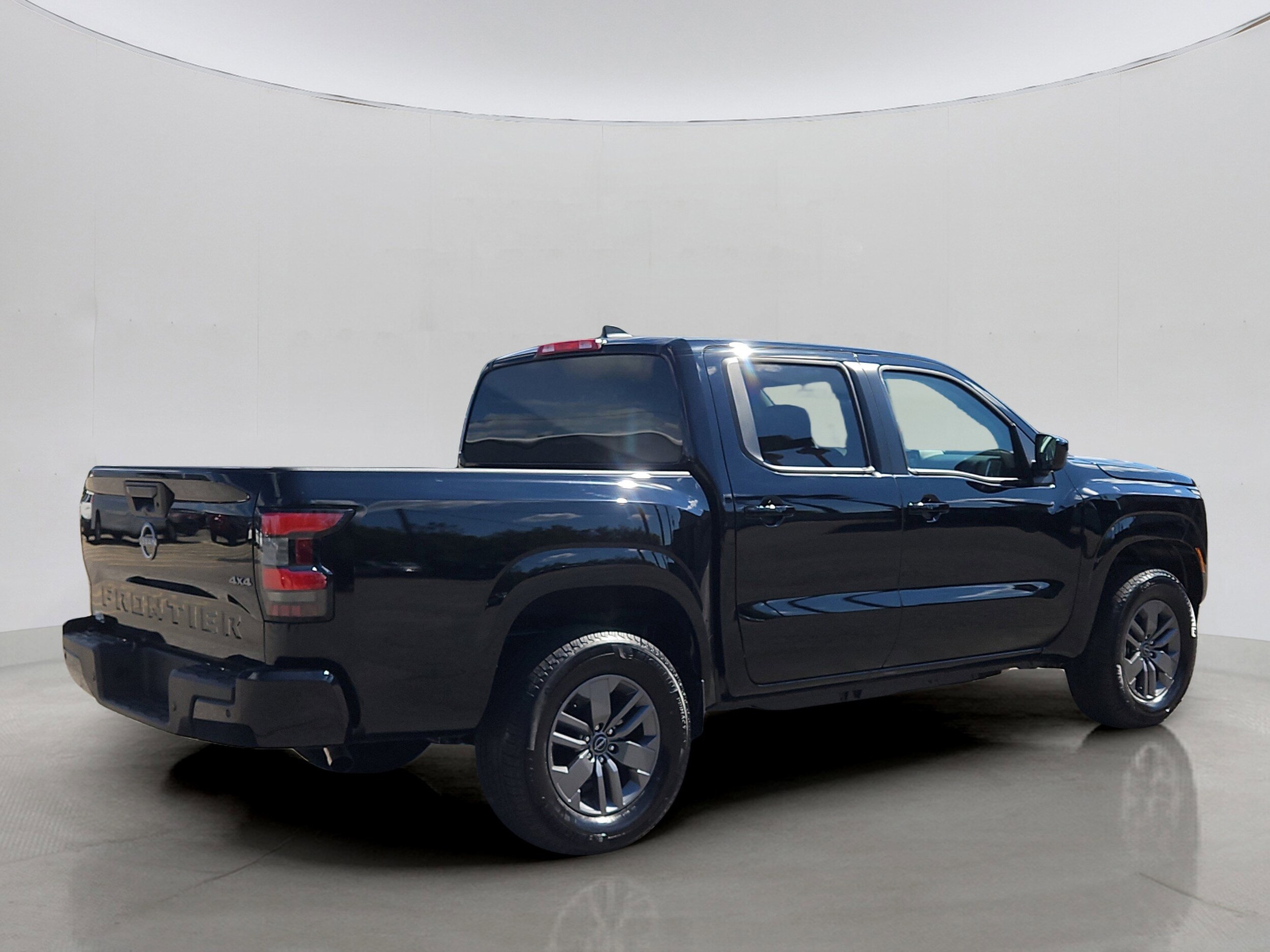 2025 Nissan Frontier SV photo 3