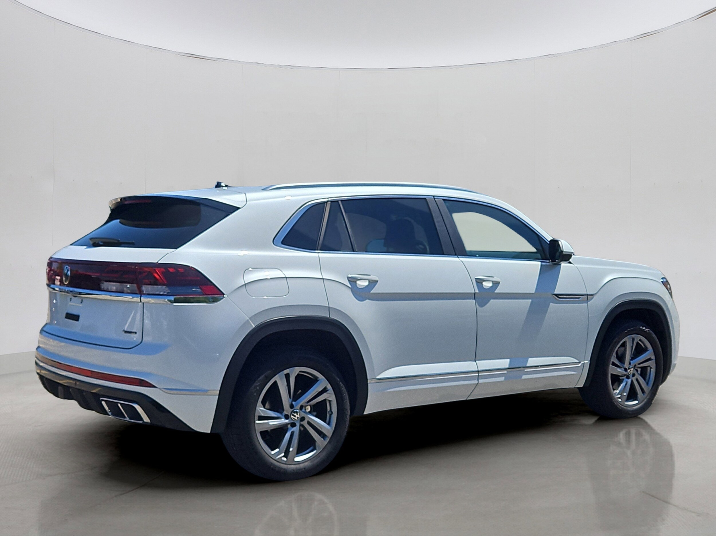 2024 Volkswagen Atlas Cross Sport SEL R-Line photo 2