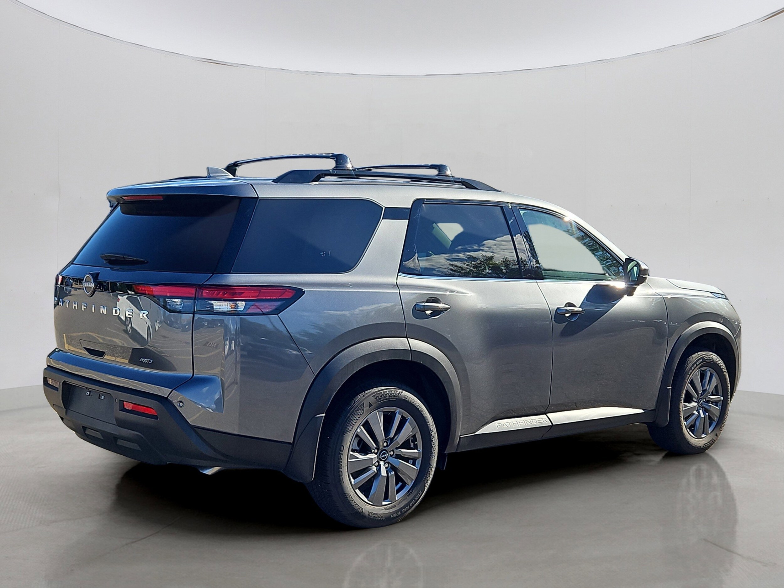 2025 Nissan Pathfinder SV photo 3