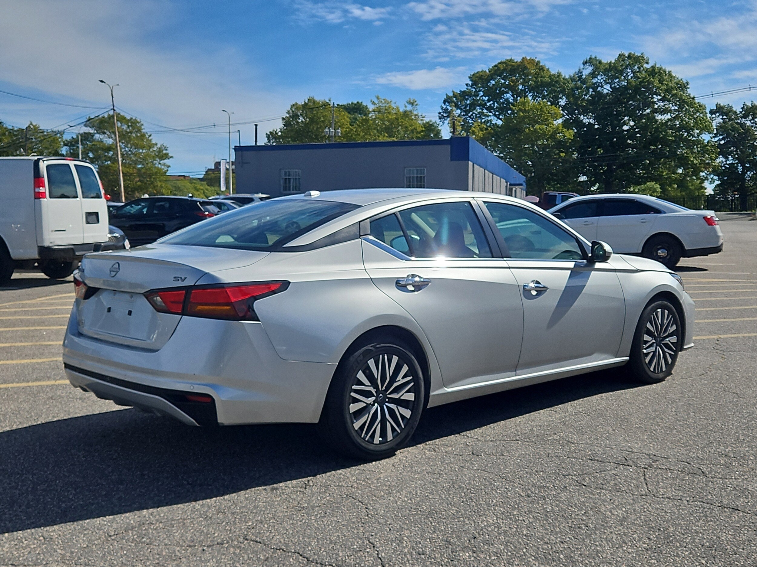 2023 Nissan Altima 2.5 SV photo 4
