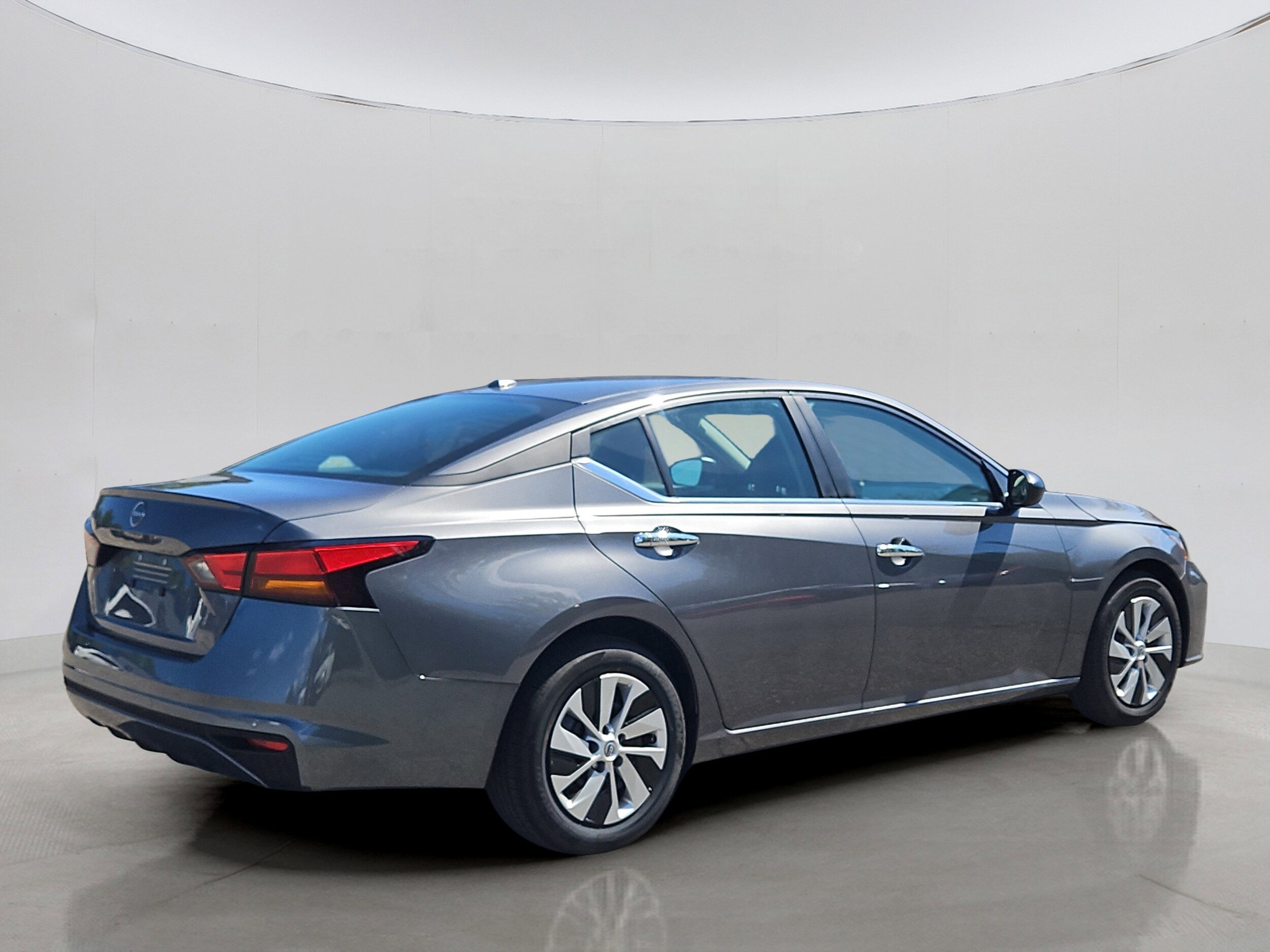 2025 Nissan Altima S photo 3