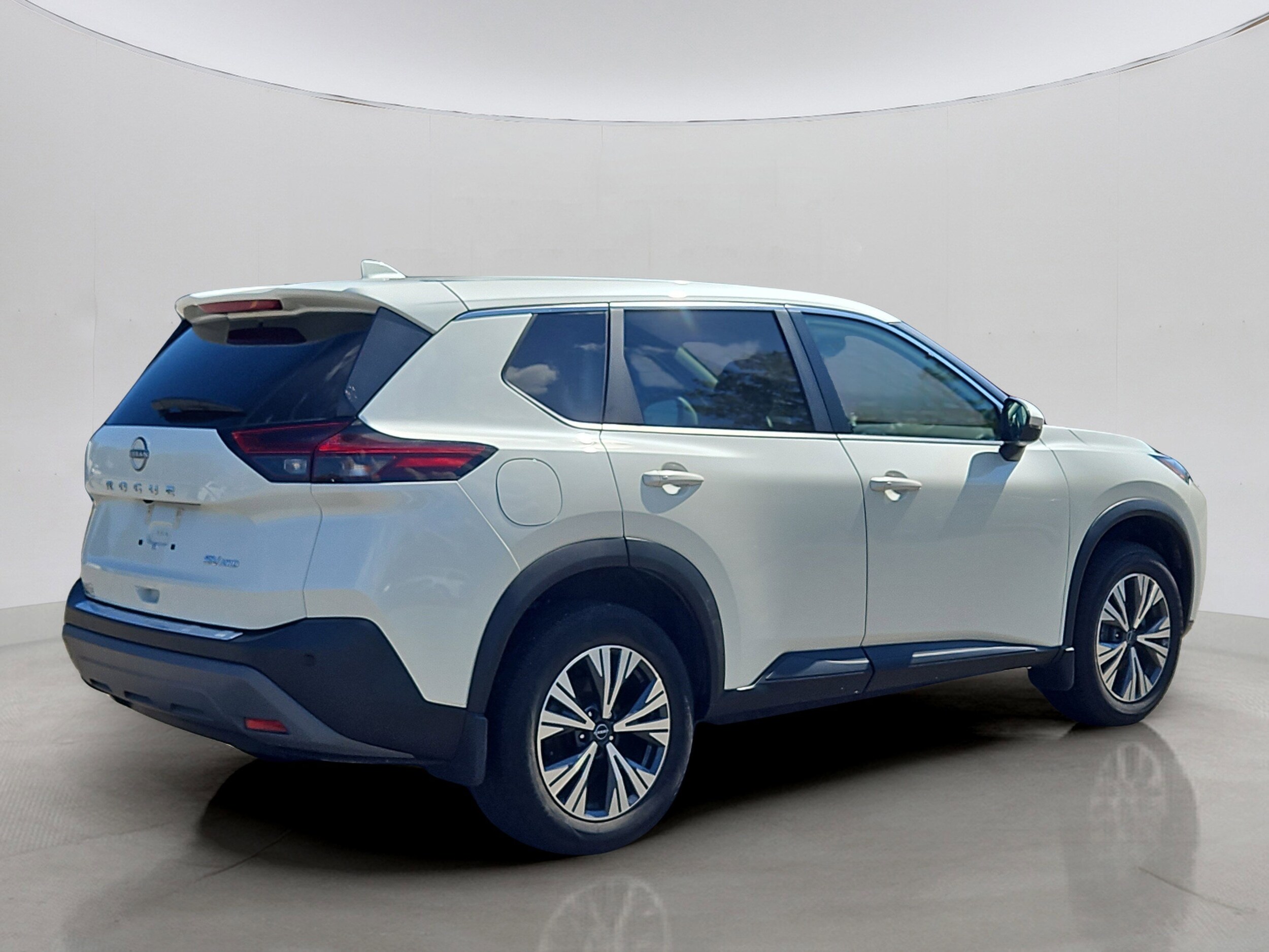 2022 Nissan Rogue SV photo 3