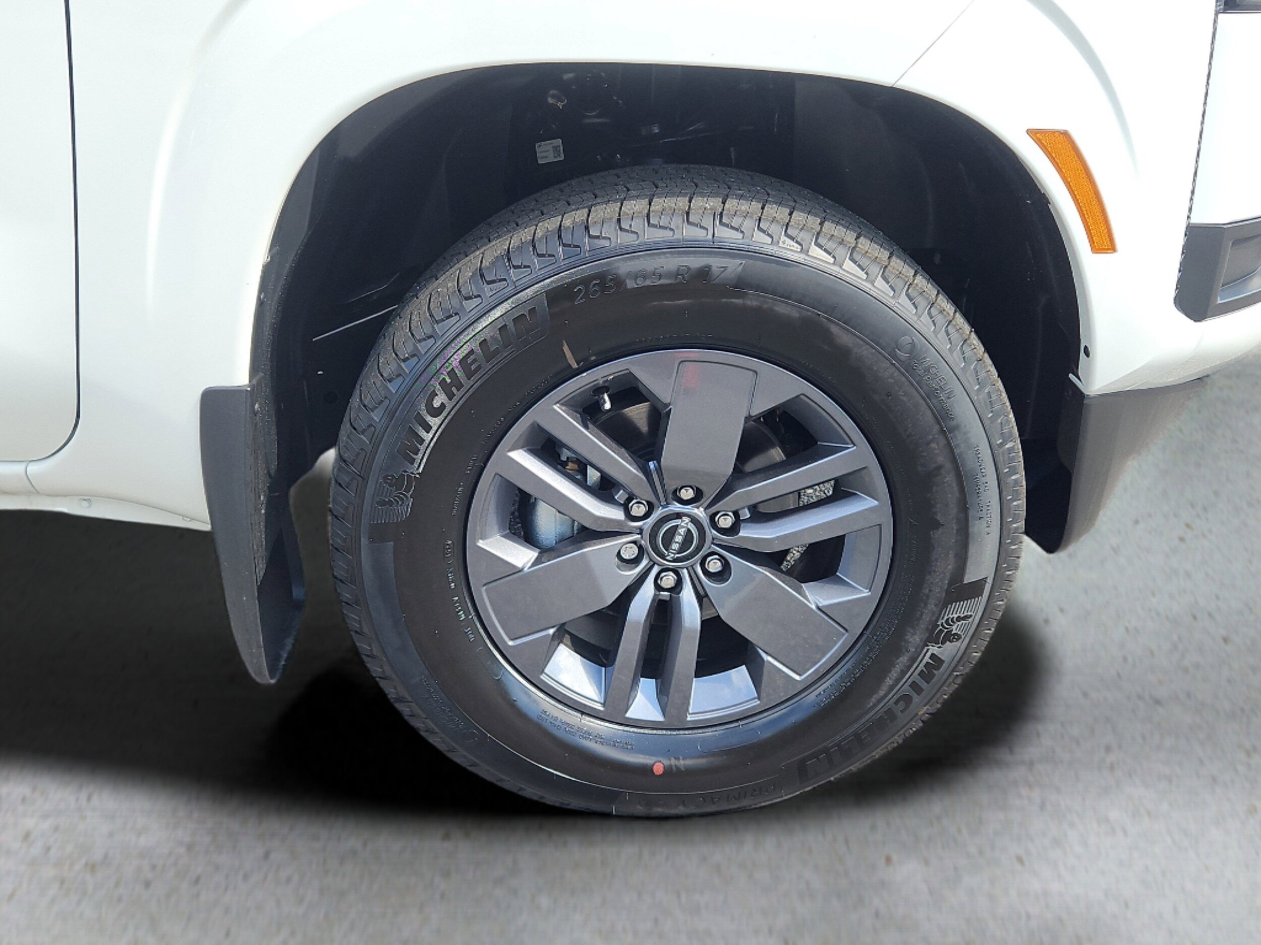 2025 Nissan Frontier SV photo 4