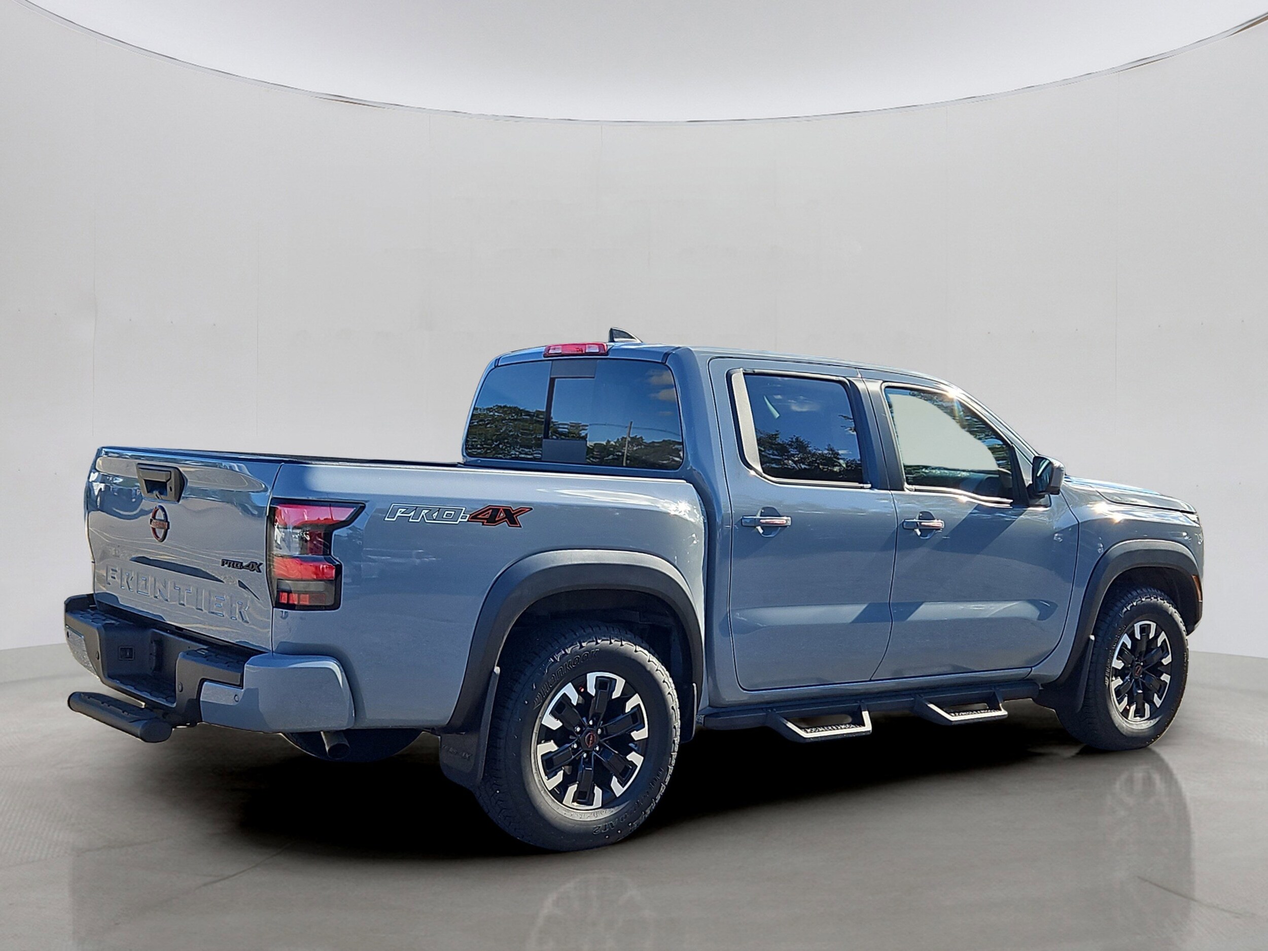 2024 Nissan Frontier PRO-4X photo 2