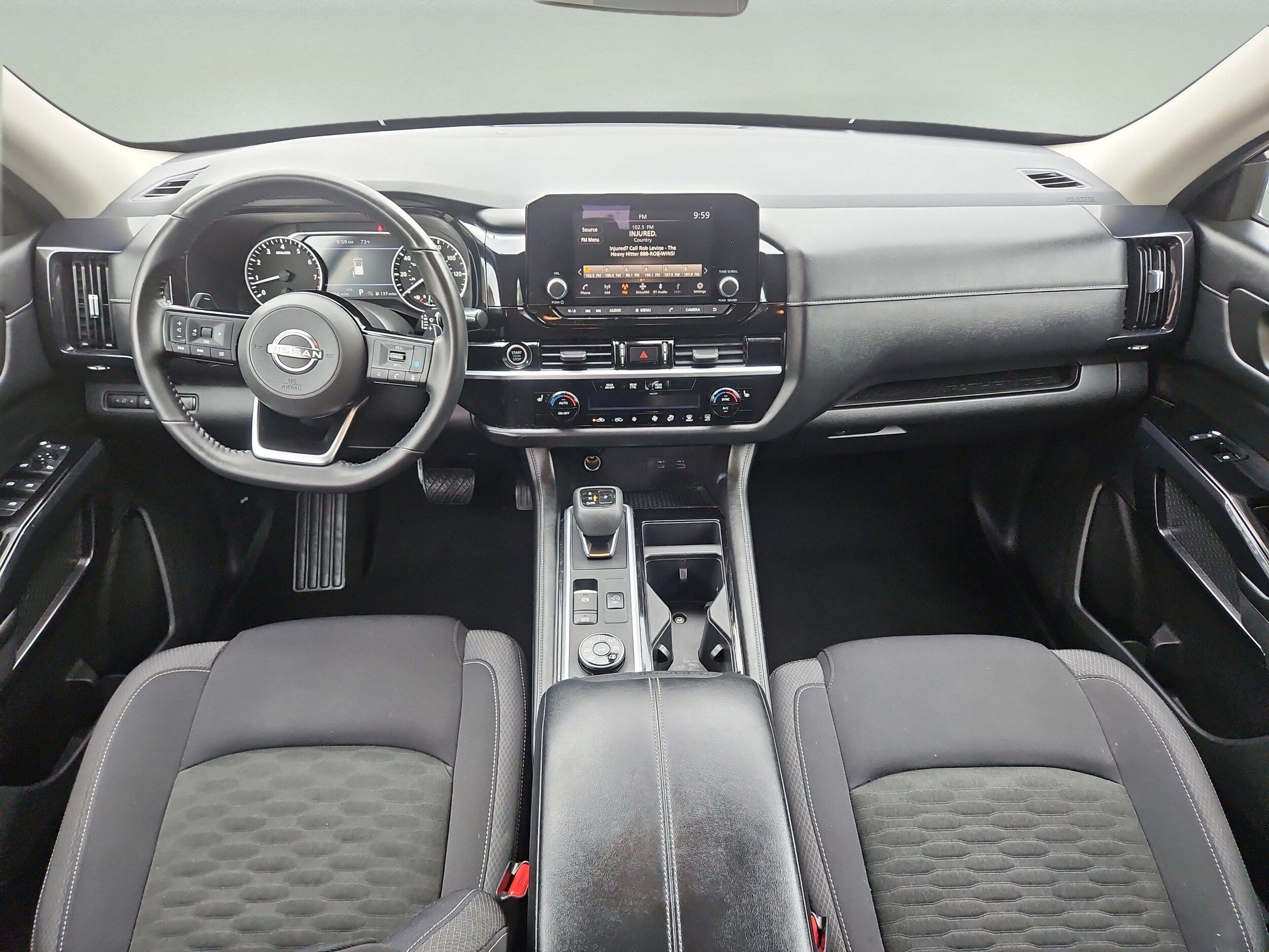2022 Nissan Pathfinder SV photo 2