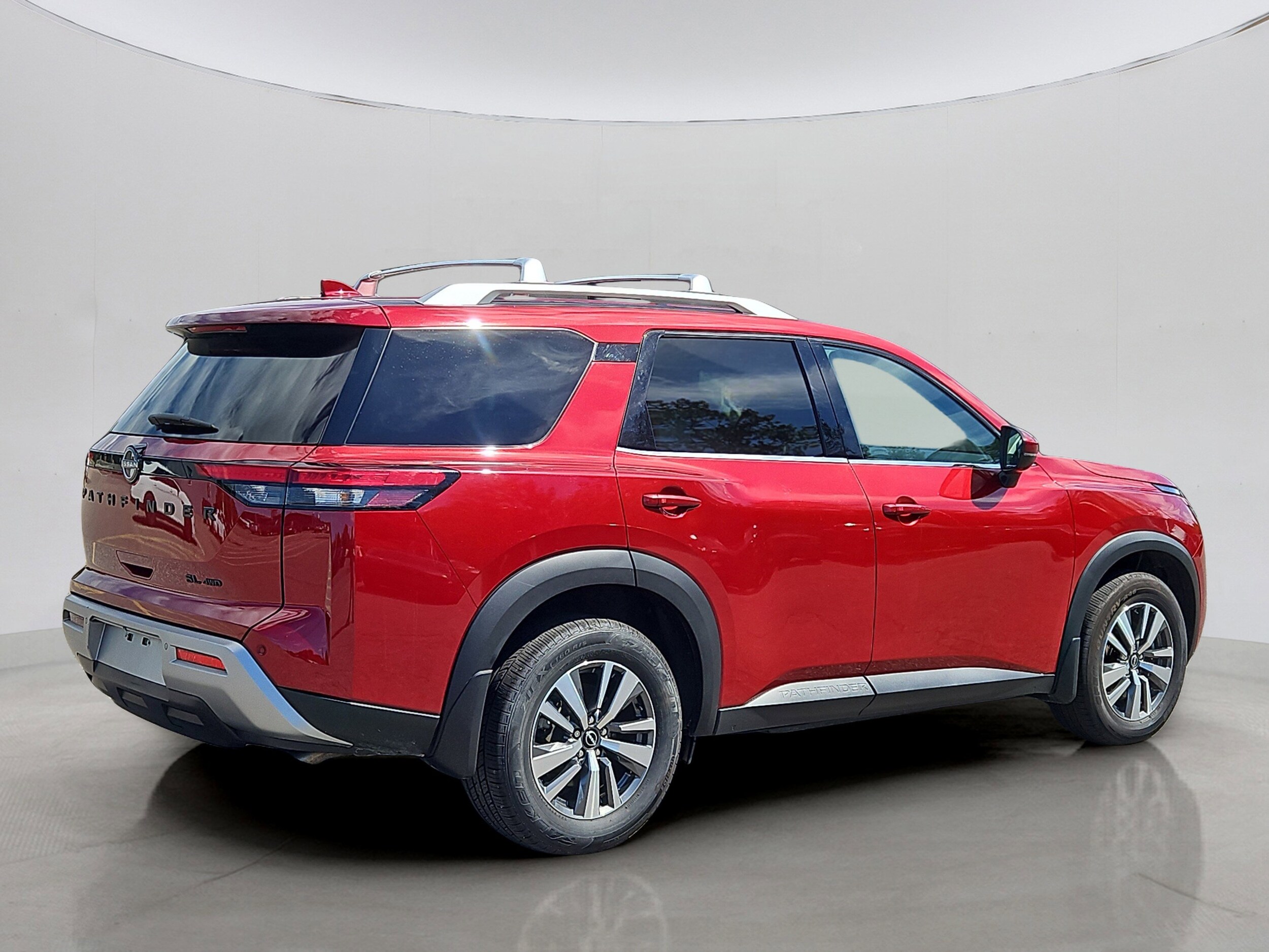 2023 Nissan Pathfinder SL photo 3
