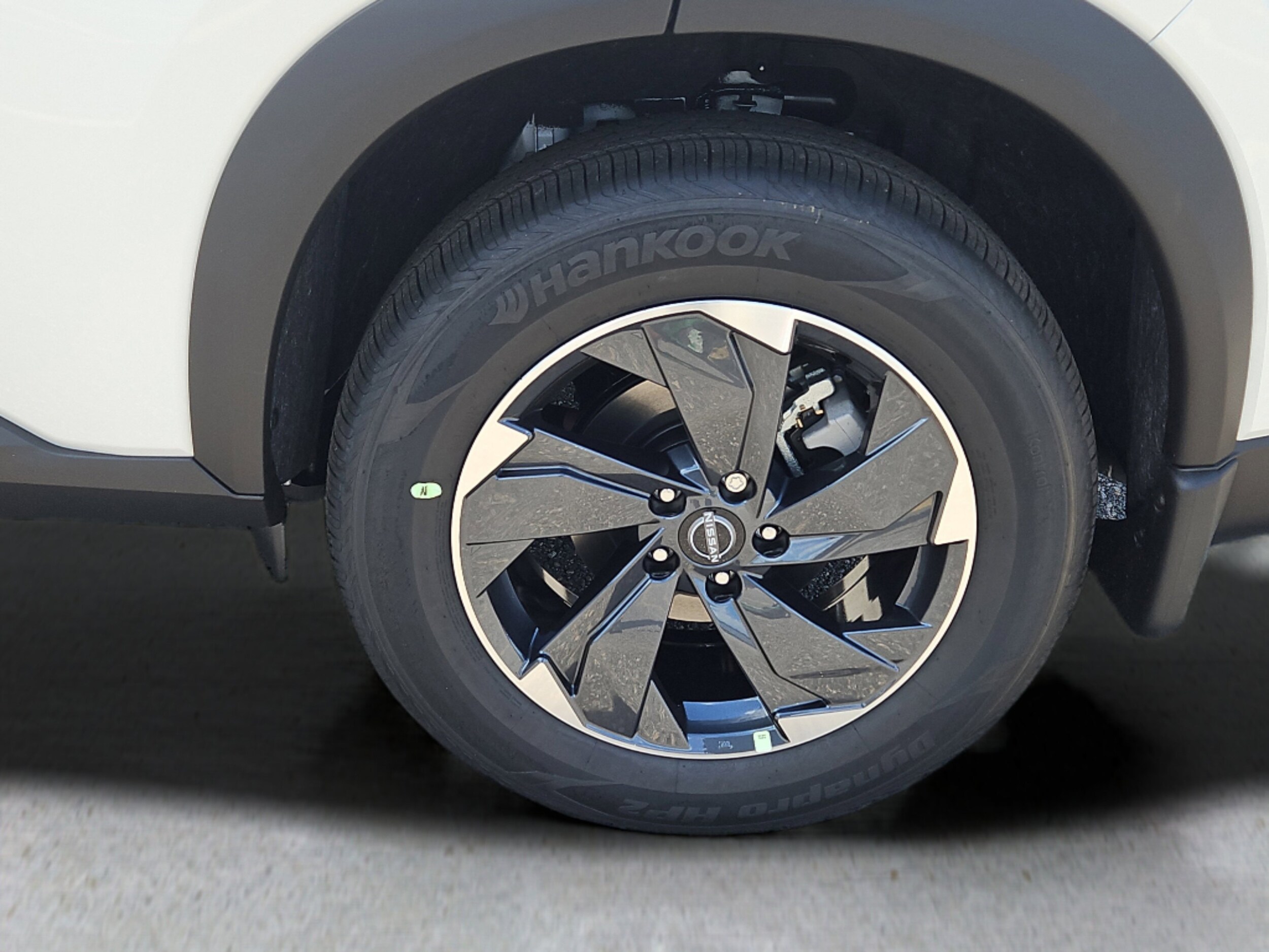 2025 Nissan Rogue SV photo 4