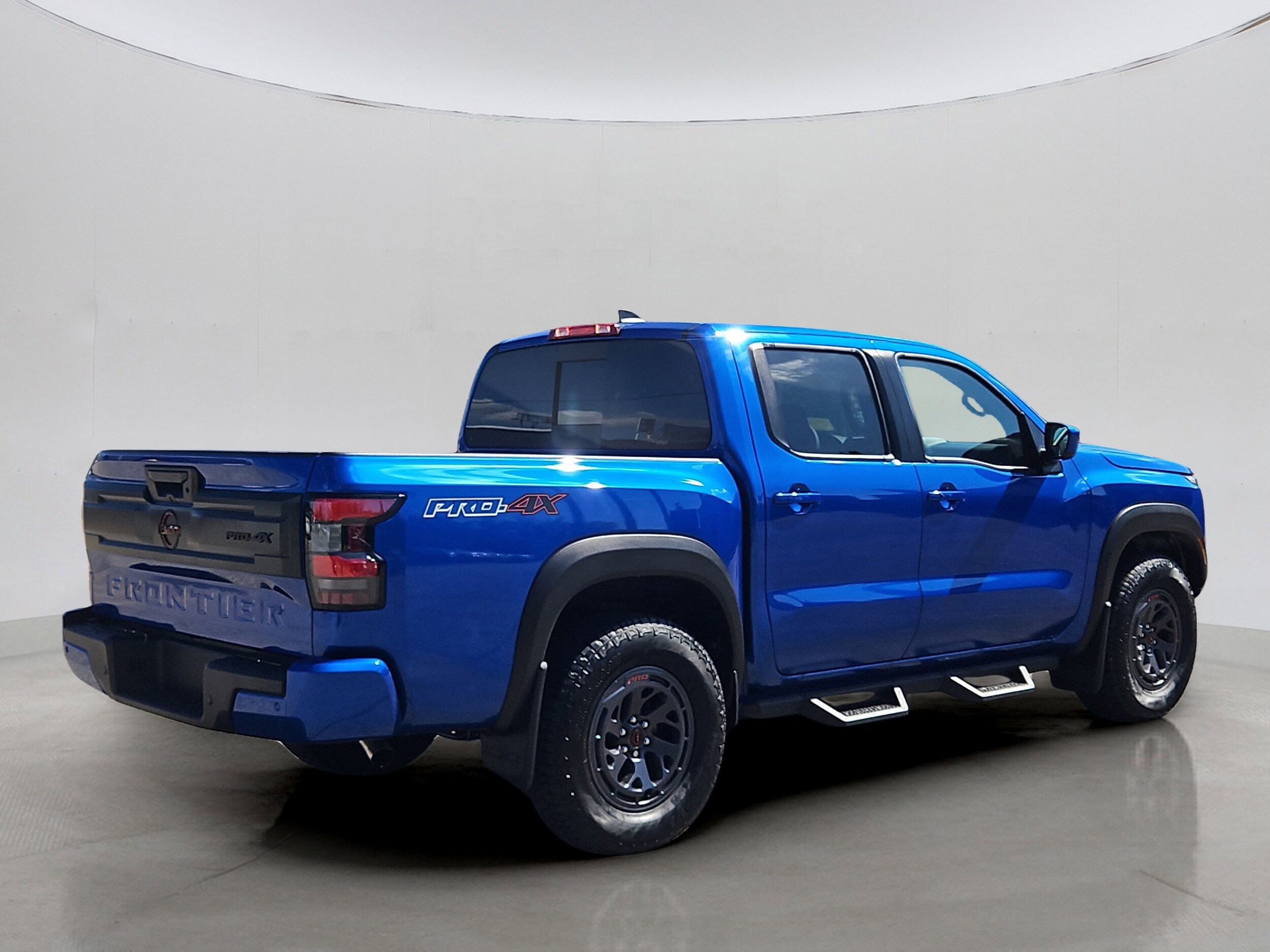 2025 Nissan Frontier PRO-4X photo 3