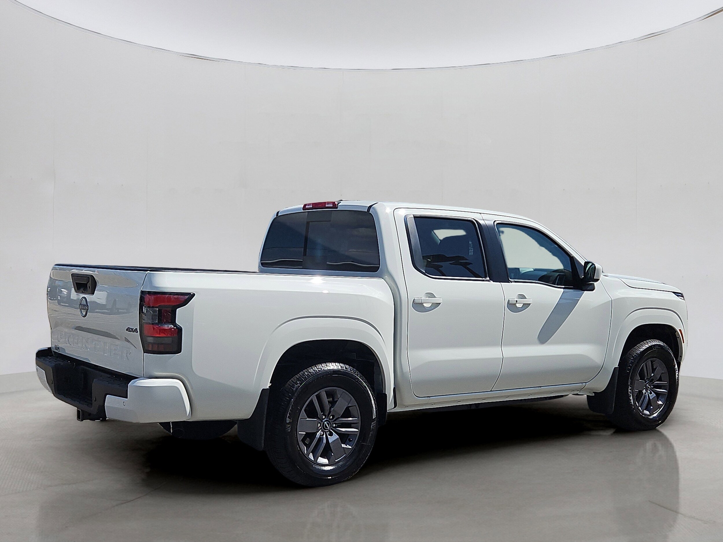 2025 Nissan Frontier SV photo 2