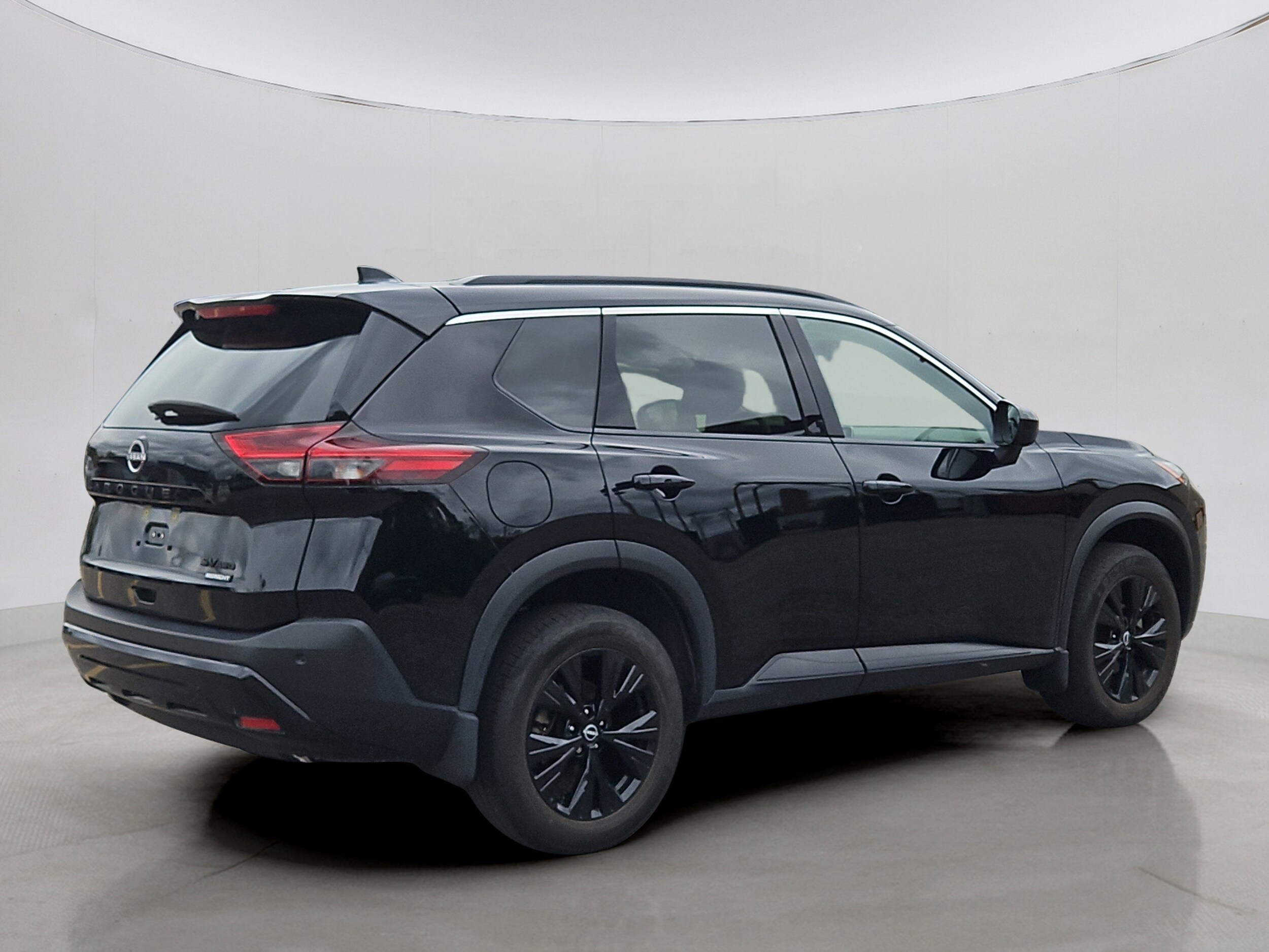 2023 Nissan Rogue Midnight Edition SV photo 3