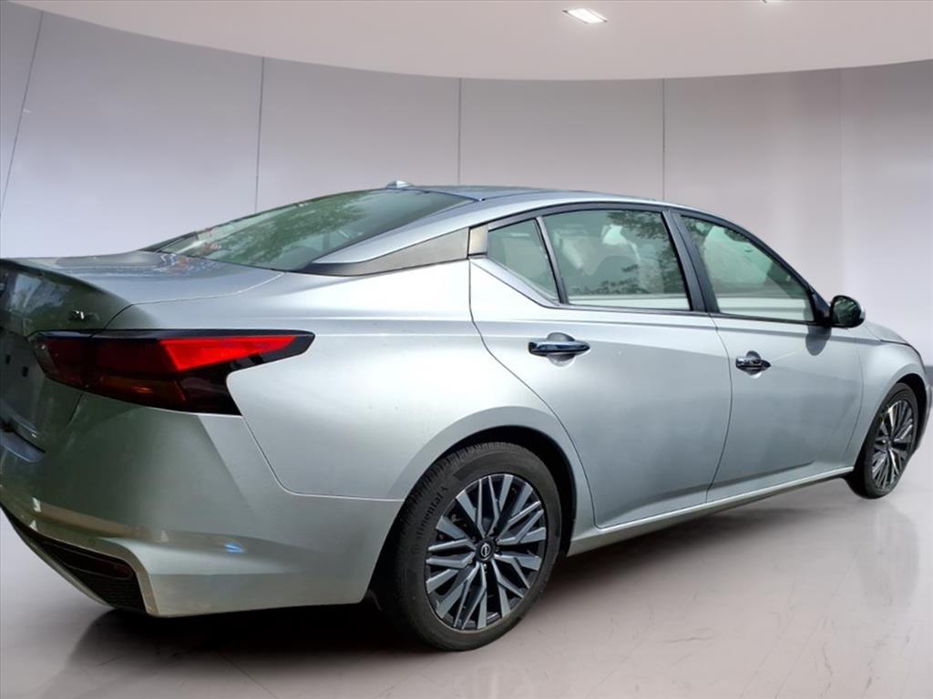 2023 Nissan Altima 2.5 SV photo 2