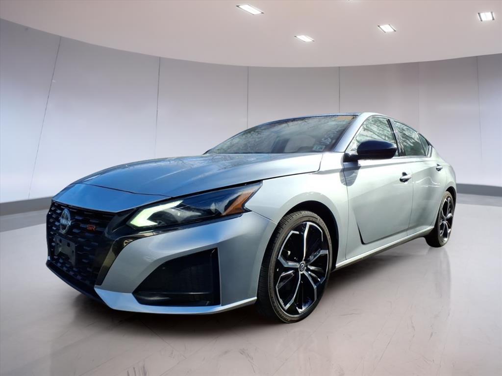 2023 Nissan Altima 2.5 SR photo 2