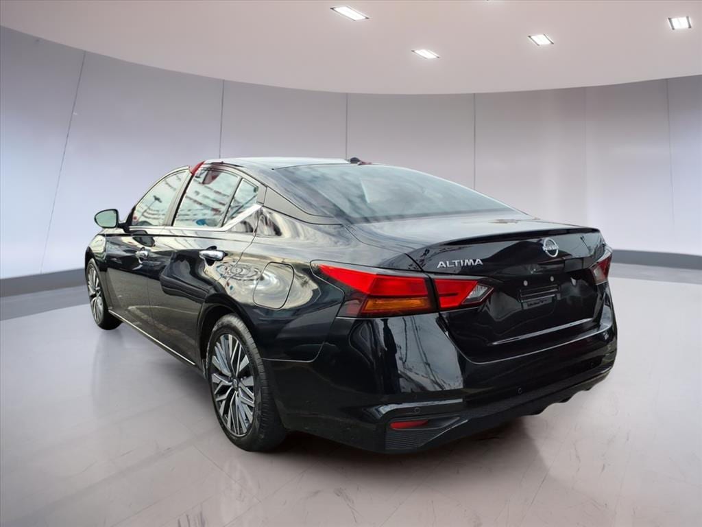Used 2024 Nissan Altima 2.5 SV Sedan