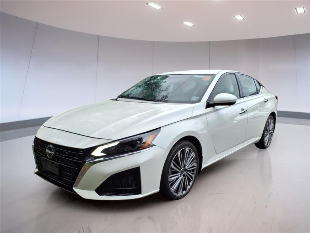 2023 Nissan Altima SL photo 2