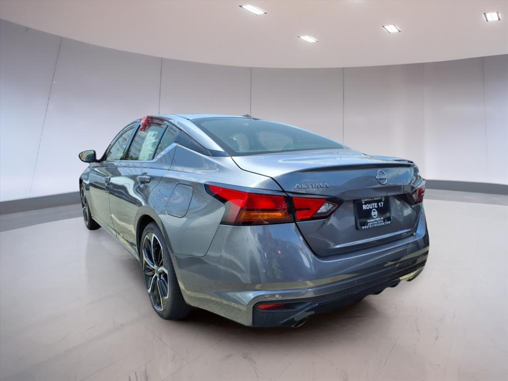 2023 Nissan Altima 2.5 SR photo 4