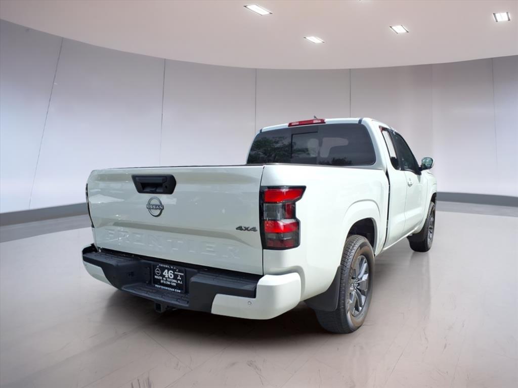 2025 Nissan Frontier SV photo 2