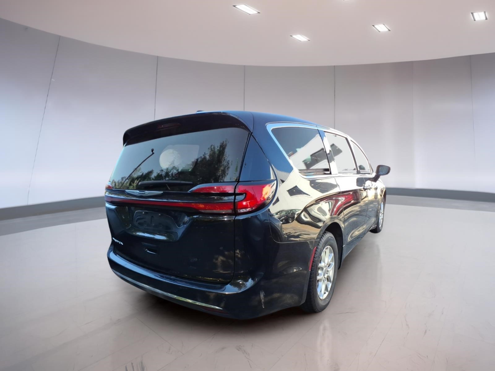 Used 2025 Chrysler Pacifica Select Van Passenger Van