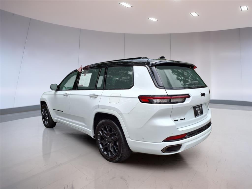 2023 Jeep Grand Cherokee Summit photo 3