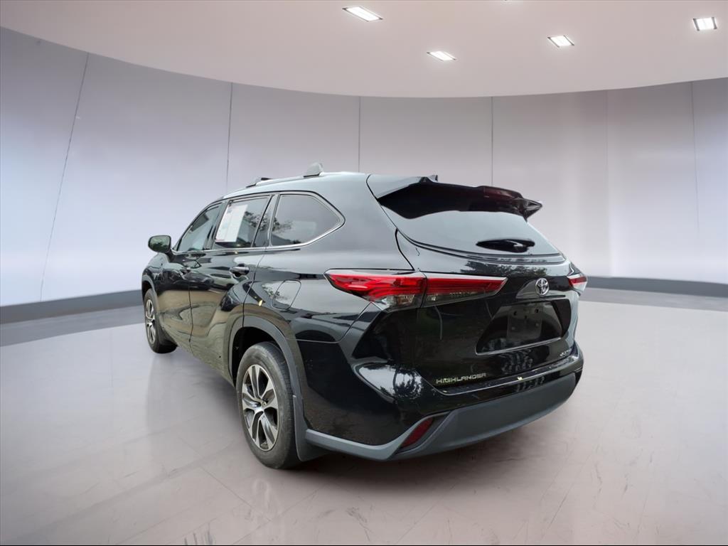 2022 Toyota Highlander XLE photo 3