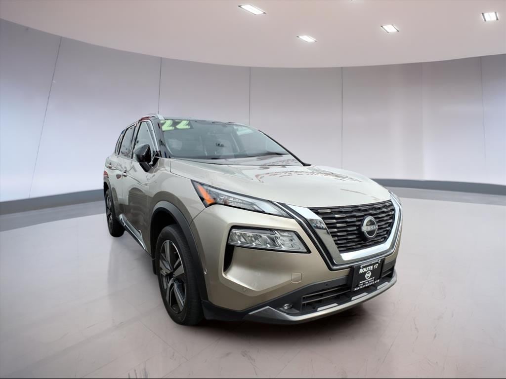 2022 Nissan Rogue SL's photo