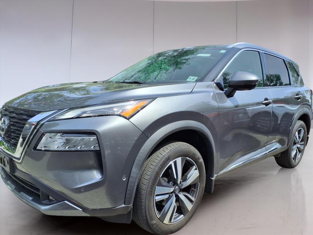 2022 Nissan Rogue SL photo 2