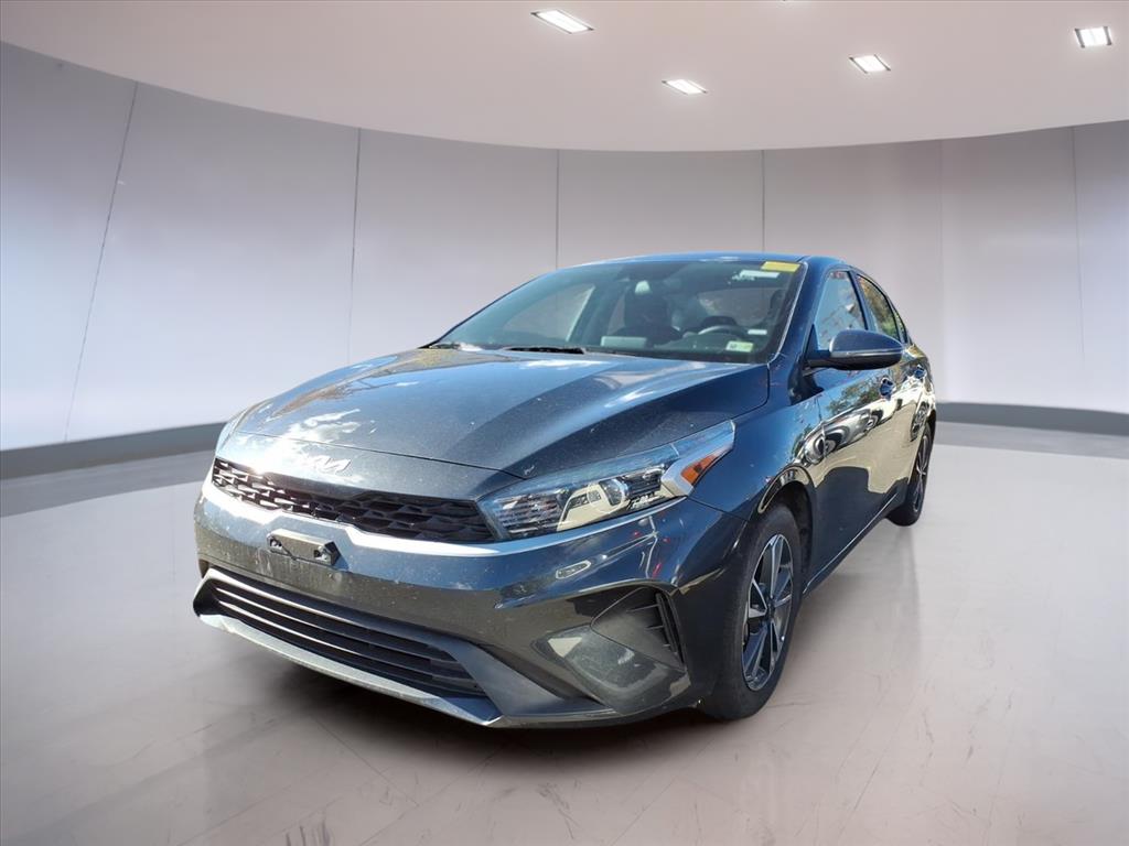 2023 Kia Forte LX photo 2