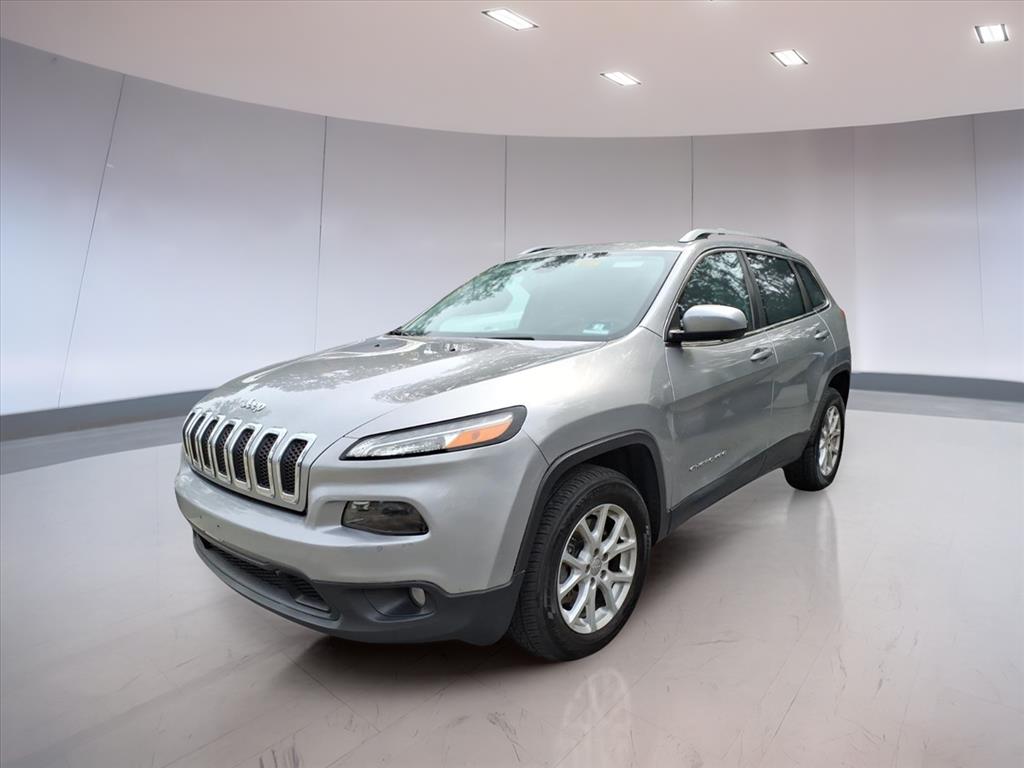 2016 Jeep Cherokee Latitude photo 2