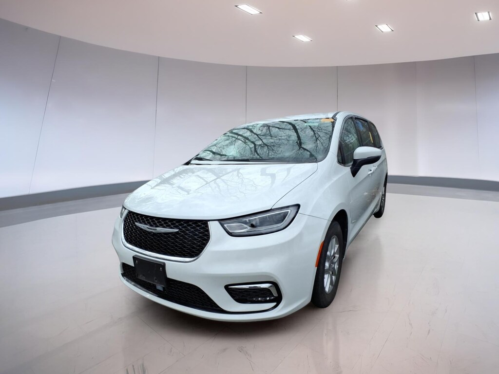 Used 2023 Chrysler Pacifica Touring L Van Passenger Van