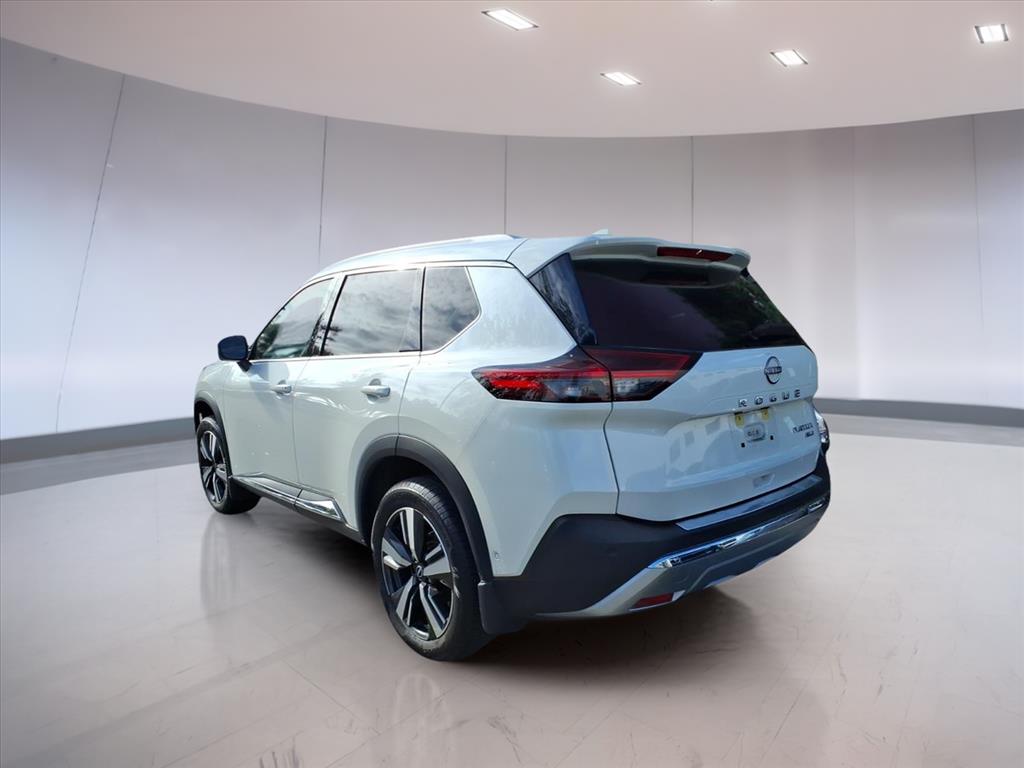 2023 Nissan Rogue Platinum photo 3