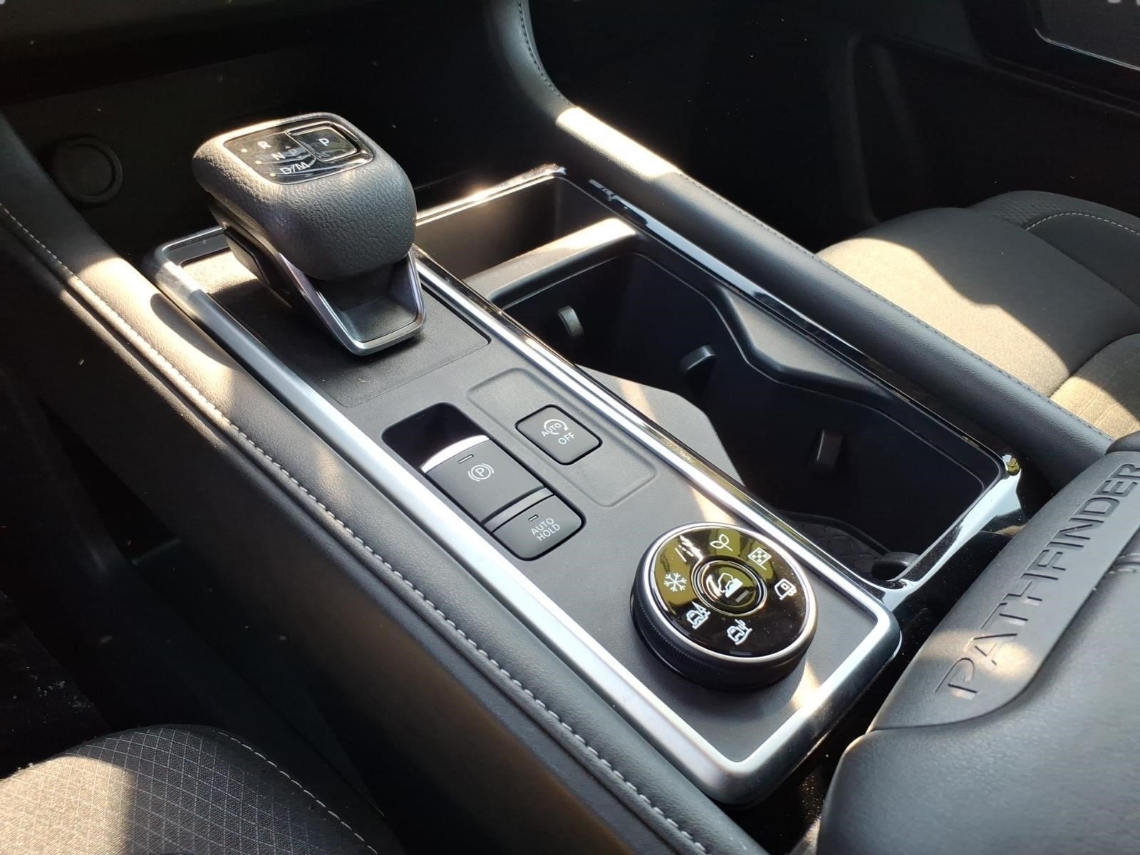2024 Nissan Pathfinder SV - Photo 14
