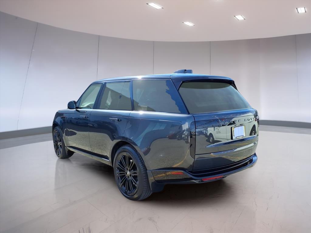 2024 Land Rover Range Rover SE photo 3
