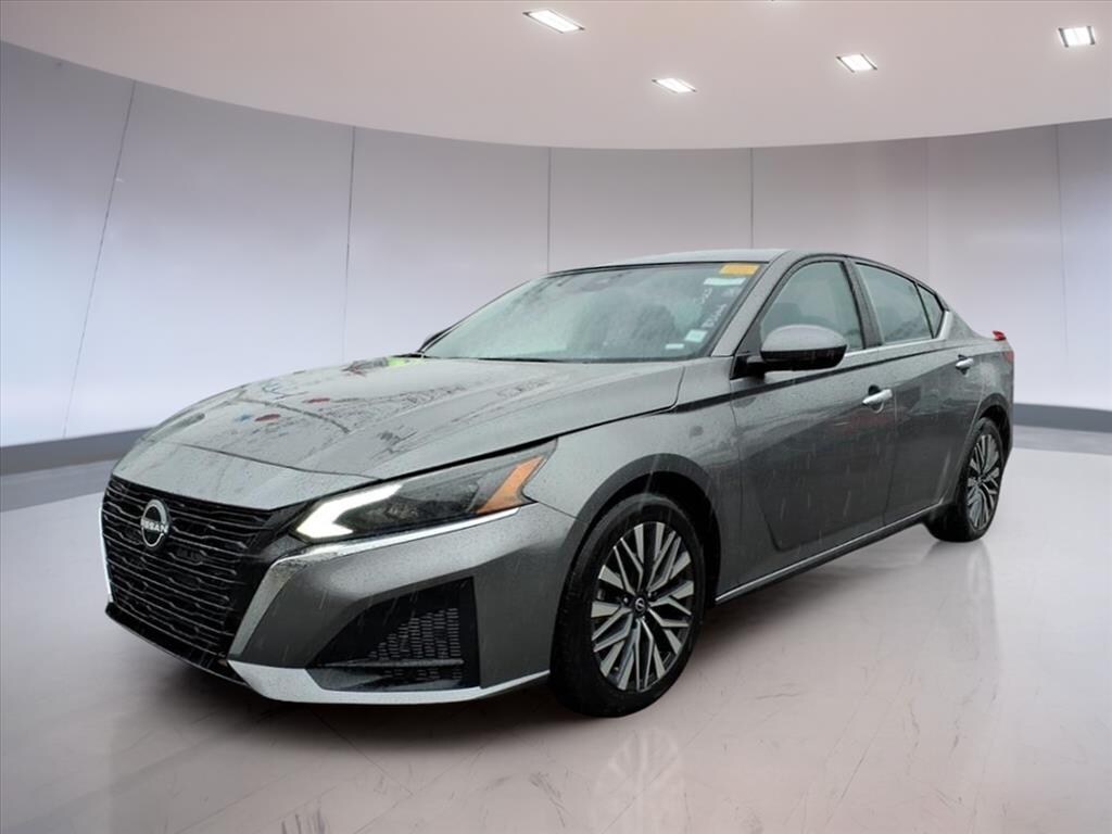 Used 2023 Nissan Altima 2.5 SV Sedan