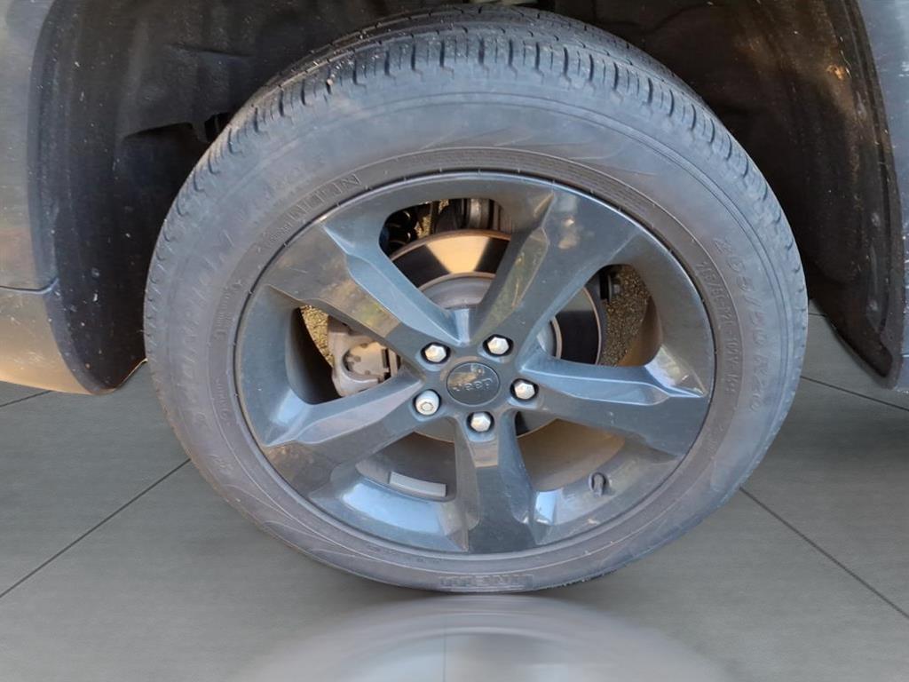 2023 Jeep Grand Cherokee Limited photo 3