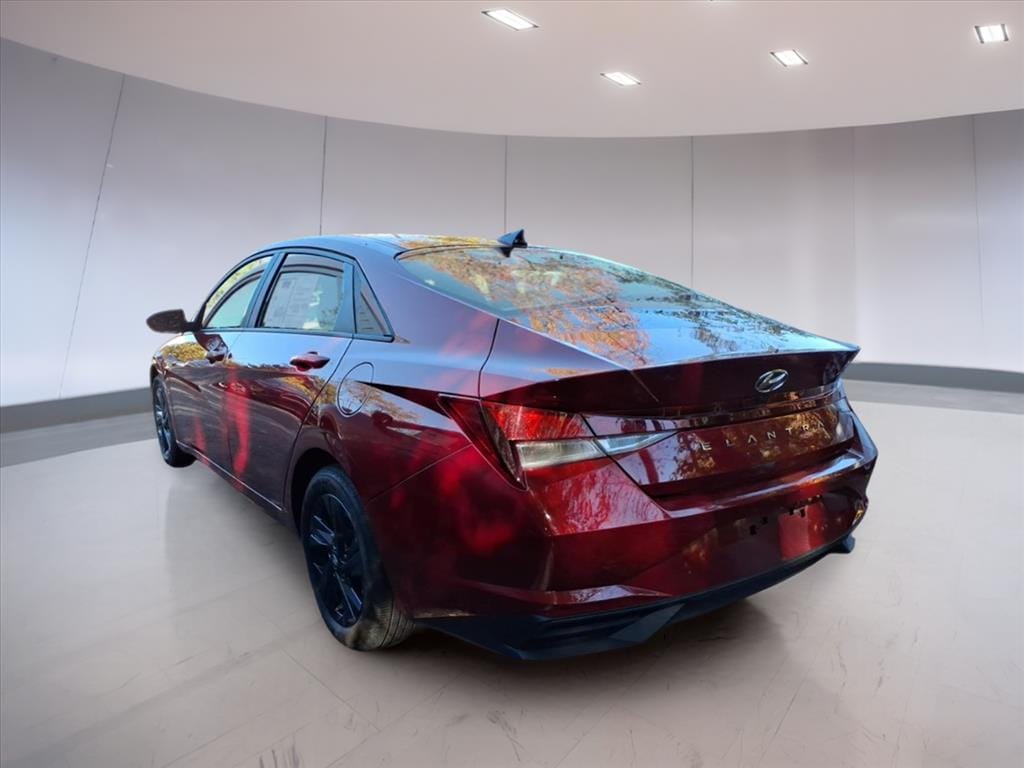 2023 Hyundai Elantra SEL photo 3