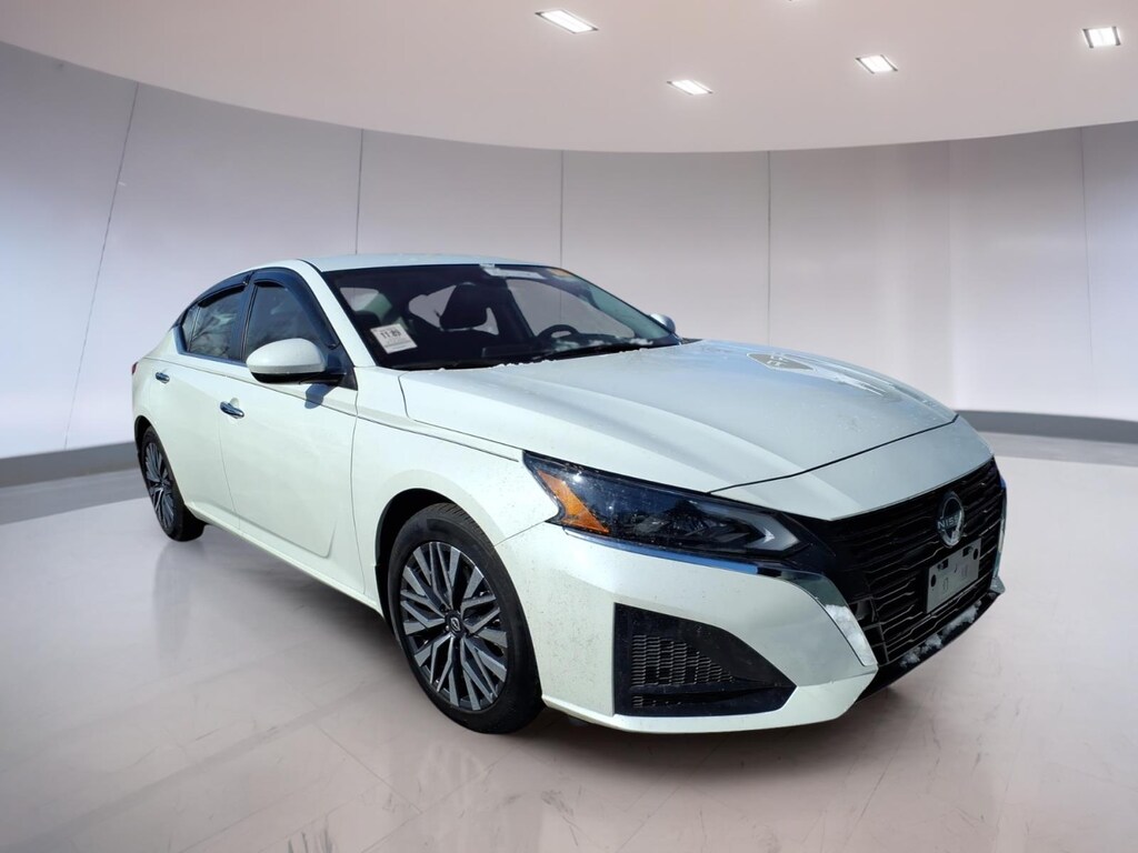 Used 2023 Nissan Altima 2.5 SV Sedan