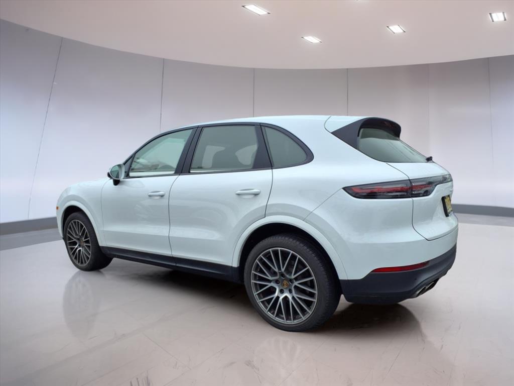 2021 Porsche Cayenne S photo 3