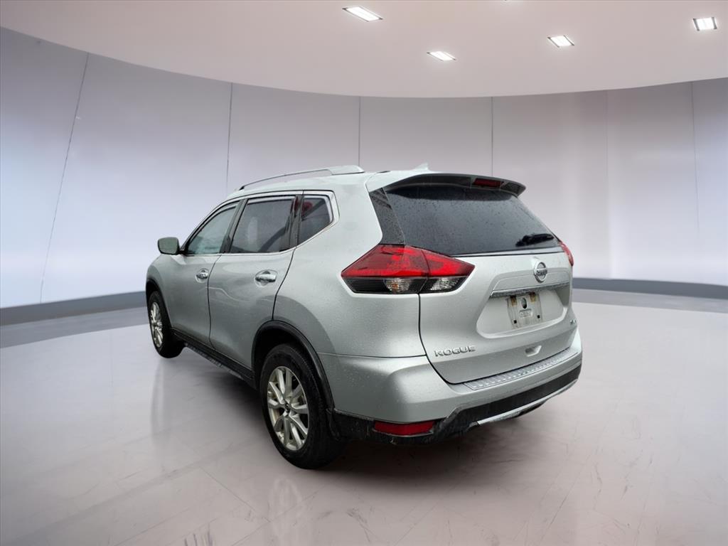 2018 Nissan Rogue SV photo 3